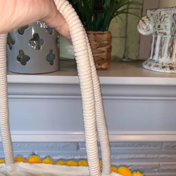 Lulu’s Pom Springs Pom Pom Straw Beach Market Boho Bag NEW - Picture 8 of 9